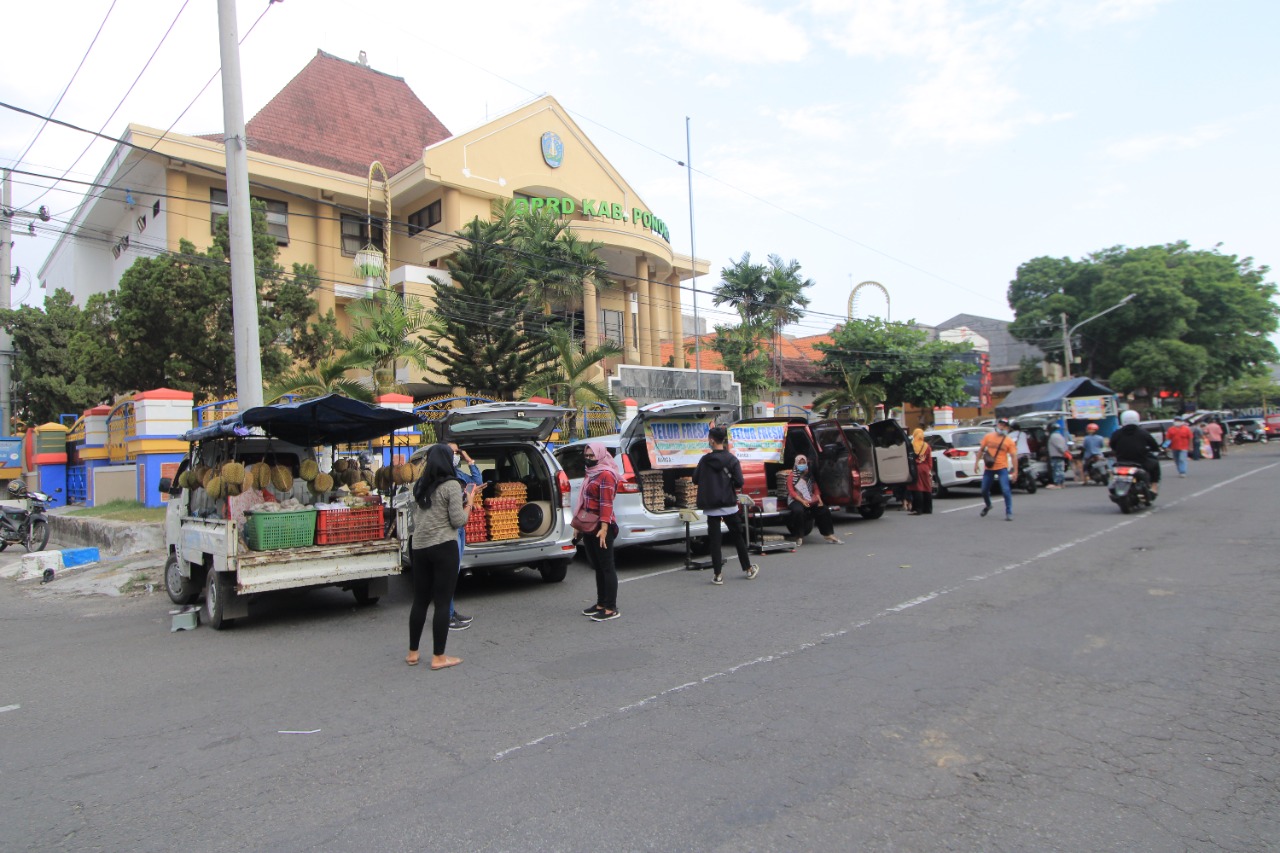 Peternak Ponorogo Gelar Bazar Sambil Edukasi Warga di Tengah Anjloknya Harga Telur
