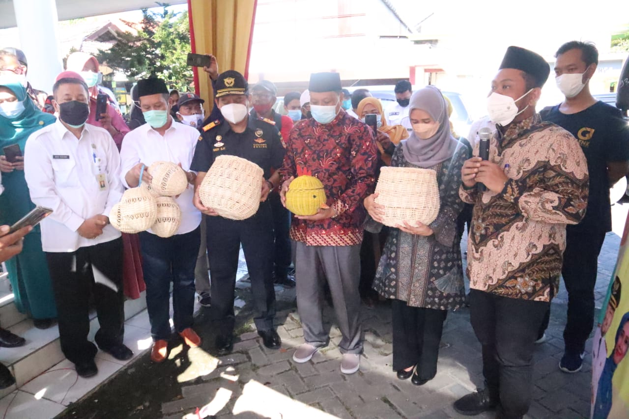 Kolaborasi Bea Cukai dan Pemkab Dorong Kerajinan Rotan Gresik Diekspor ke Jepang
