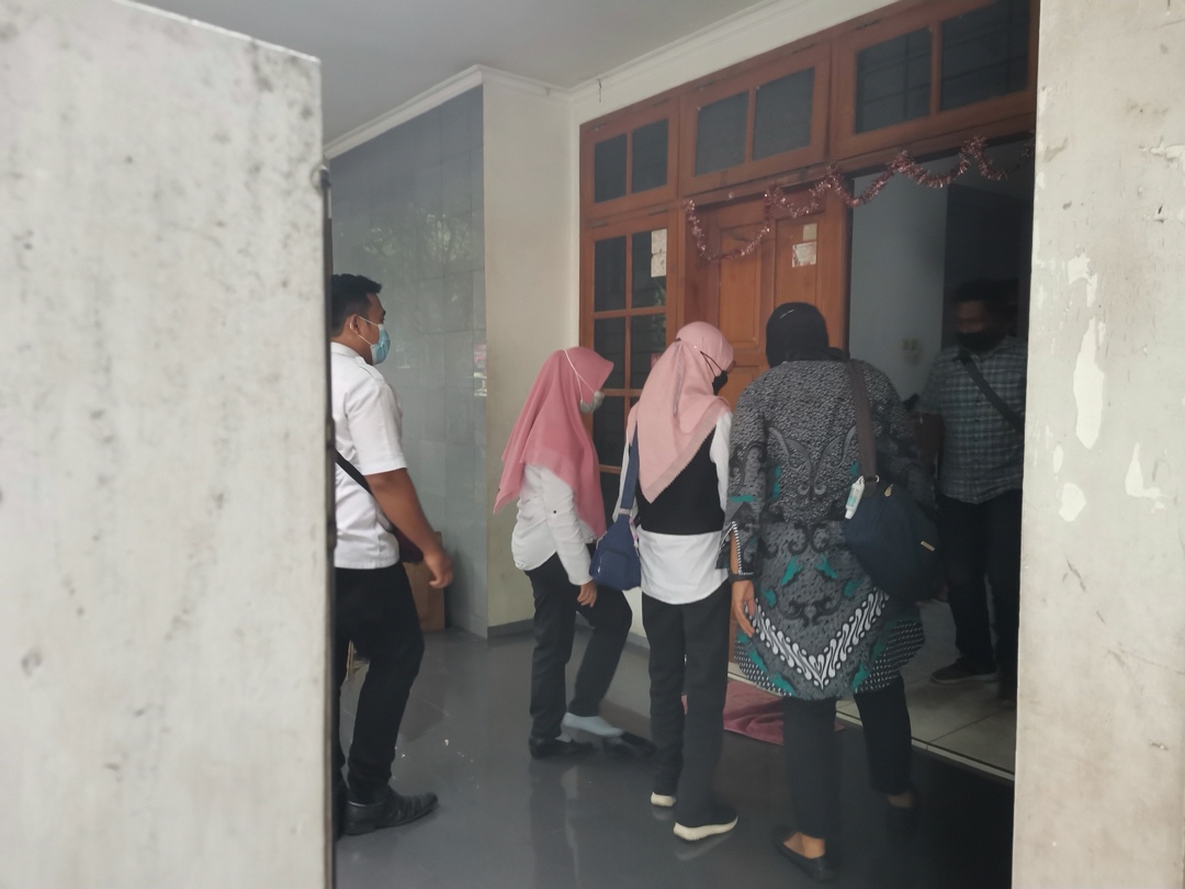 Viral, Aksi Kekerasan Ibu Terhadap Anak Kandung di Gresik