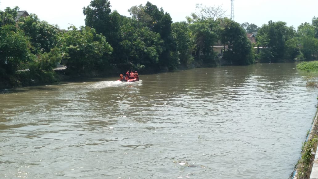 Pemancing Tercebur di Sungai Prambon Sidoarjo, Warga Sebut Permintaan Tumbal