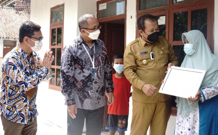 Peringati HLN, PLN Sambung Listrik Gratis Untuk 3.100 RT Pra Sejahtera di Jatim