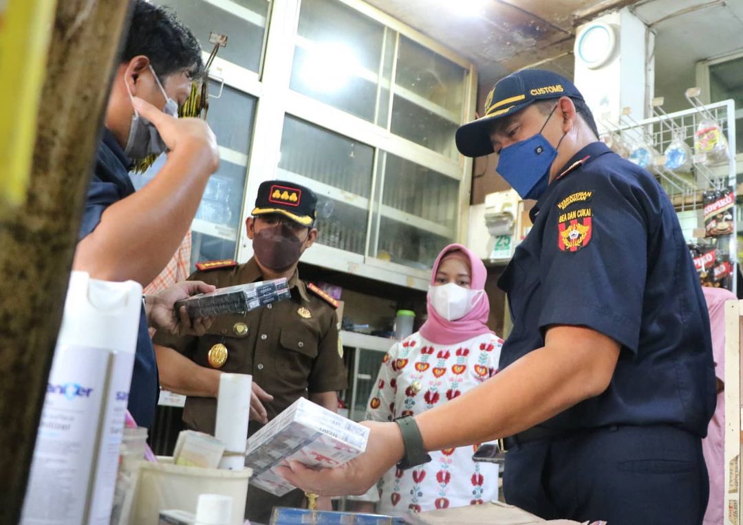 Operasi Gabungan Cukai Ilegal Kota Mojokerto Bidik Liquid Vape