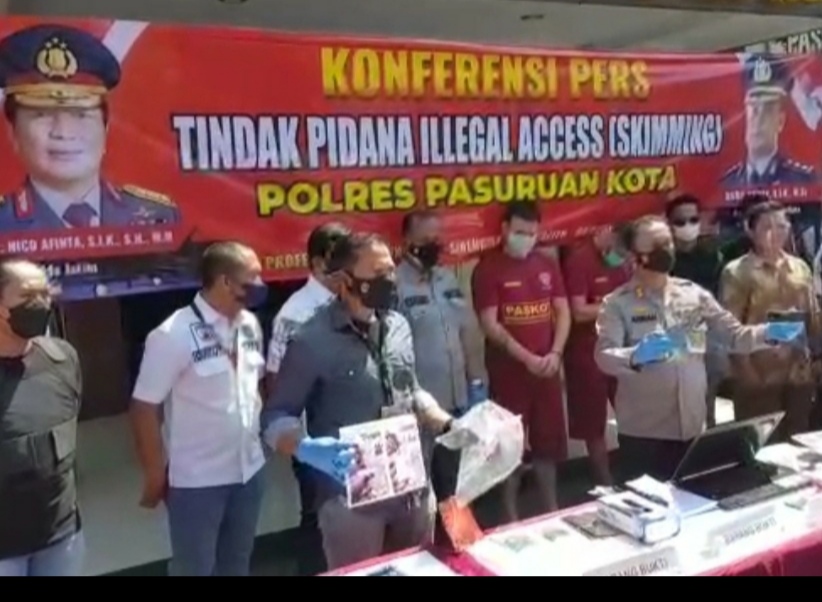 Pasang Alat Pengintaian PIN ATM, 2 WNA Bulgaria Ditangkap Polres Pasuruan Kota
