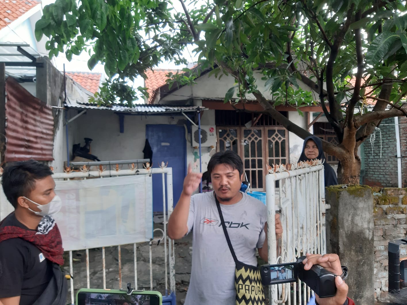 Keluarga Terduga Teroris di Gresik Shok, Minta Segera Kembalikan Sepeda Motor