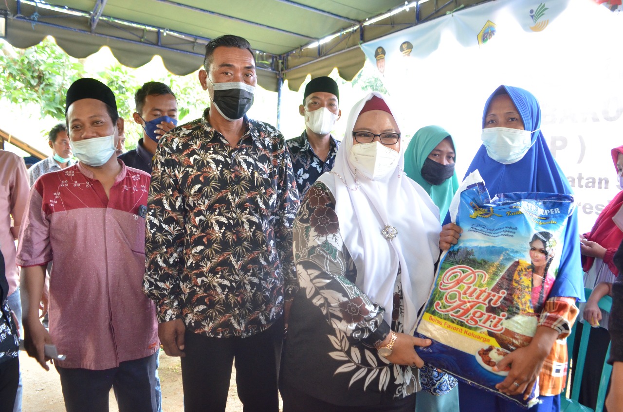 Hadir di Pulau Bawean, Wabup Pantauan Layanan Desa Kumalasa Sangkapura