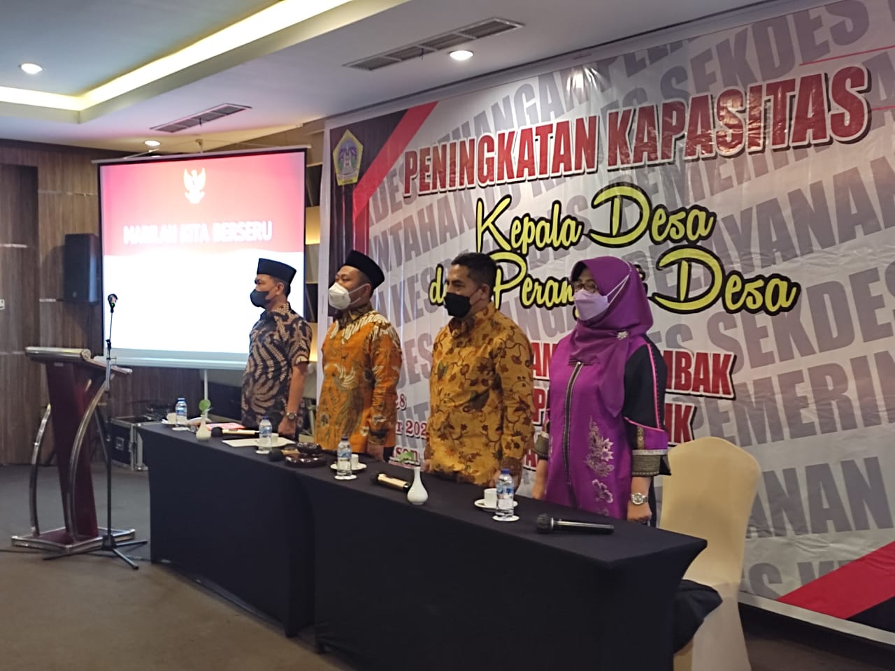 Gus Yani Janji Akan Tuntaskan Masalah Sampah Dan Jaringan di Pulau Bawean