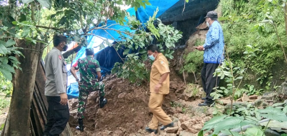 Sehari Hujan, Banjir dan Longsor di Beberapa Desa di Pulau Bawean