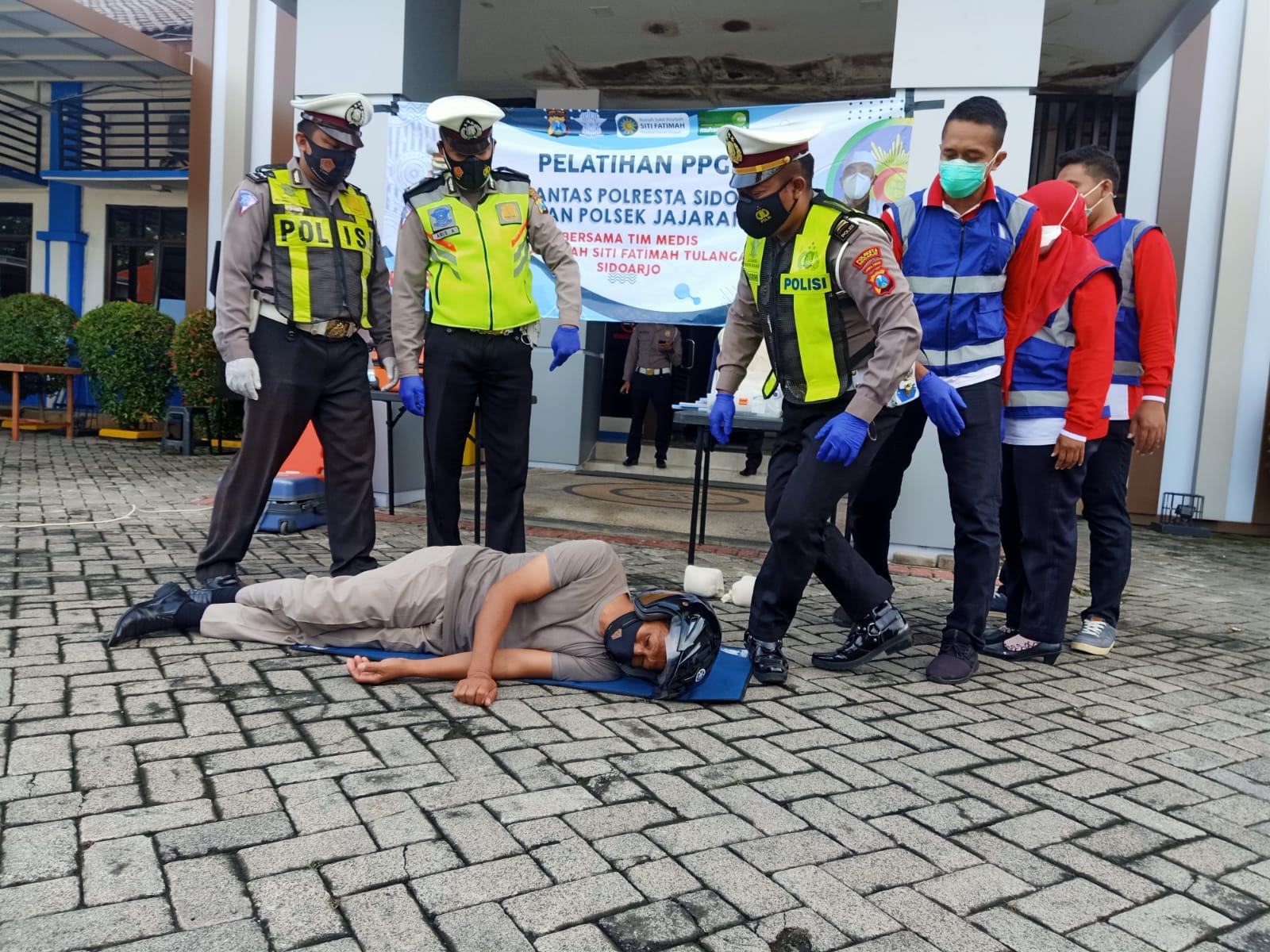 Polisi Sidoarjo Latih Warga di Wilayah Blackspot Tangani Korban Kecelakaan