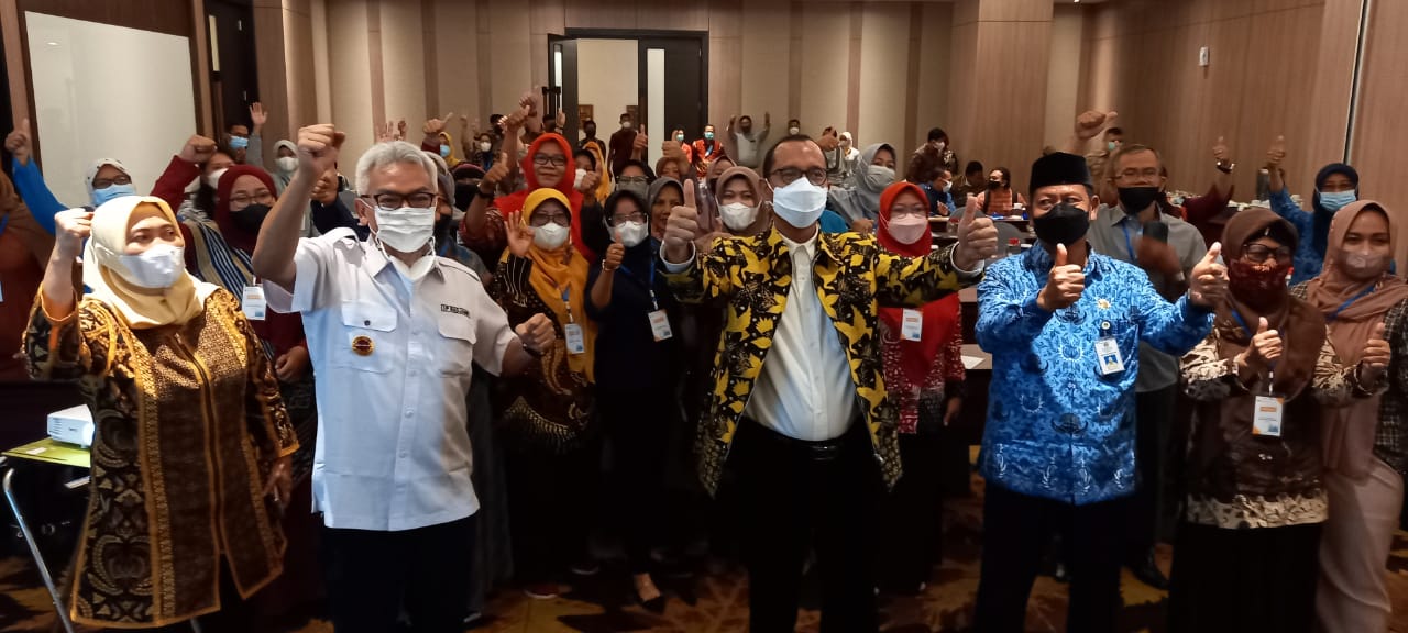 Gandeng Unair, PT Smelting Bekali Pebisnis UMKM di Gresik Tentang Pemasaran Digital