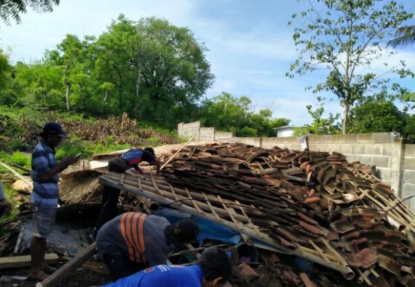 Rumah Janda di Situbondo Ambruk, Anak Korban Selamat Usai Tertimpa Reruntuhan