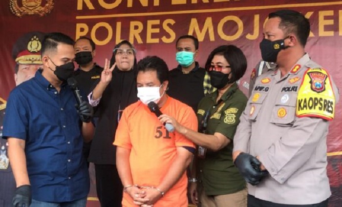 Dilapori Emak-emak, Polisi Amankan Pelaku Investasi Ilegal dan Penipuan Umrah Murah di Mojokerto