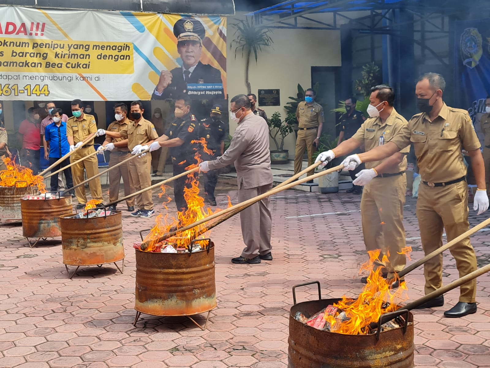 99 Ribu Batang Rokok Ilegal Senilai Ratusan Juta Rupiah di Tulungagung, Dimusnahkan