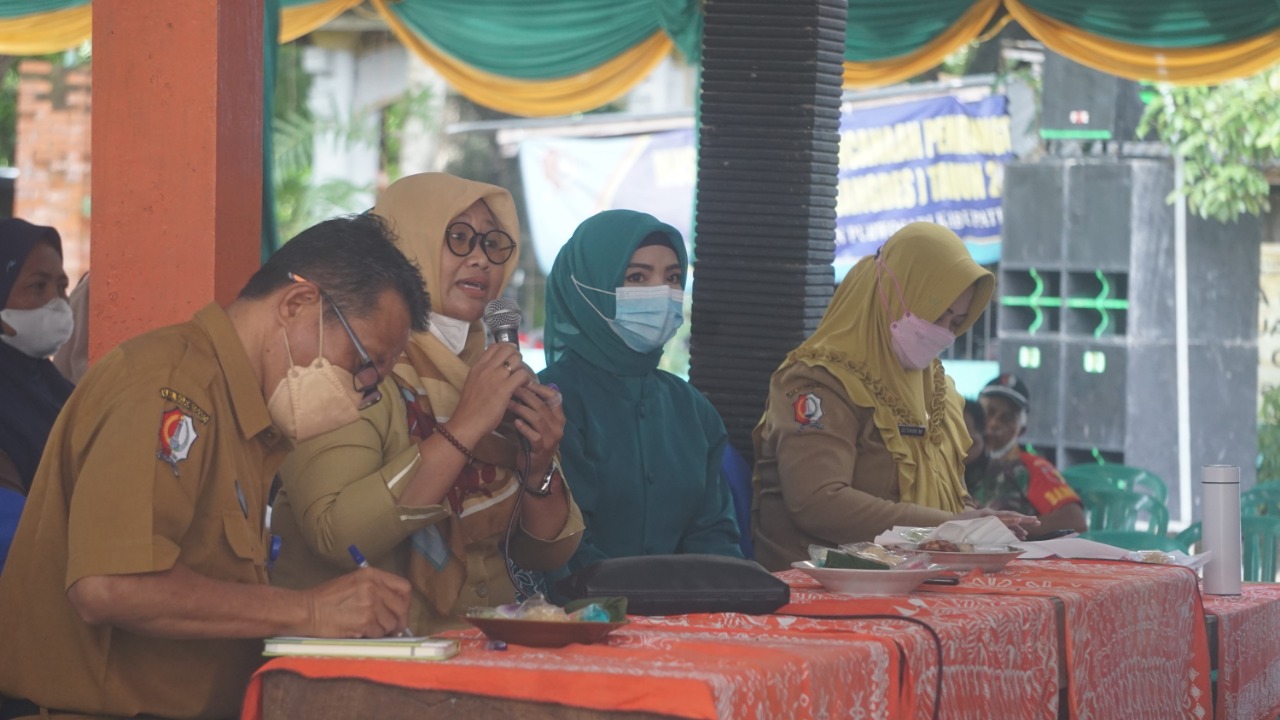 Sisir Pelosok Desa, Bupati Bojonegoro Anna Mu'awanah Komitmen Tuntaskan Kemiskinan Ekstrem
