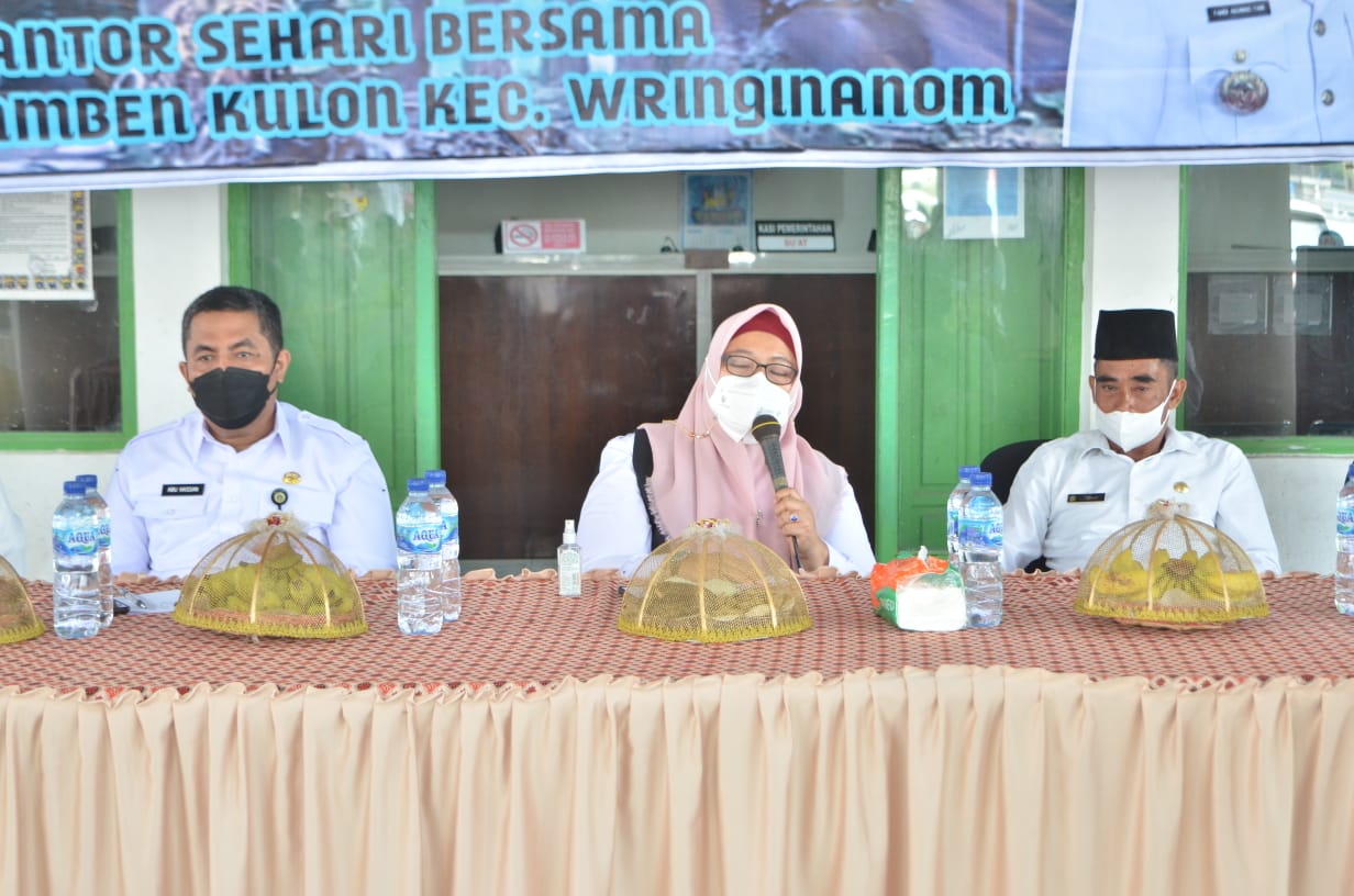 Wabup Gresik Aminatu Habibah Ngantor di Desa Perbatasan Mojokerto