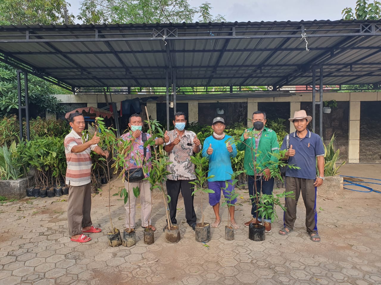 Disparbud Lakukan Penanaman Pohon dan Buah-buahan di Panceng