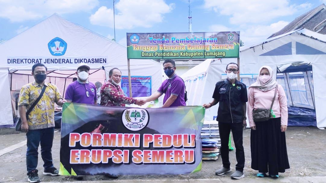 Aksi Peduli Kemanusiaan, Pormiki Salurkan Bantuan Untuk Korban Erupsi Semeru 