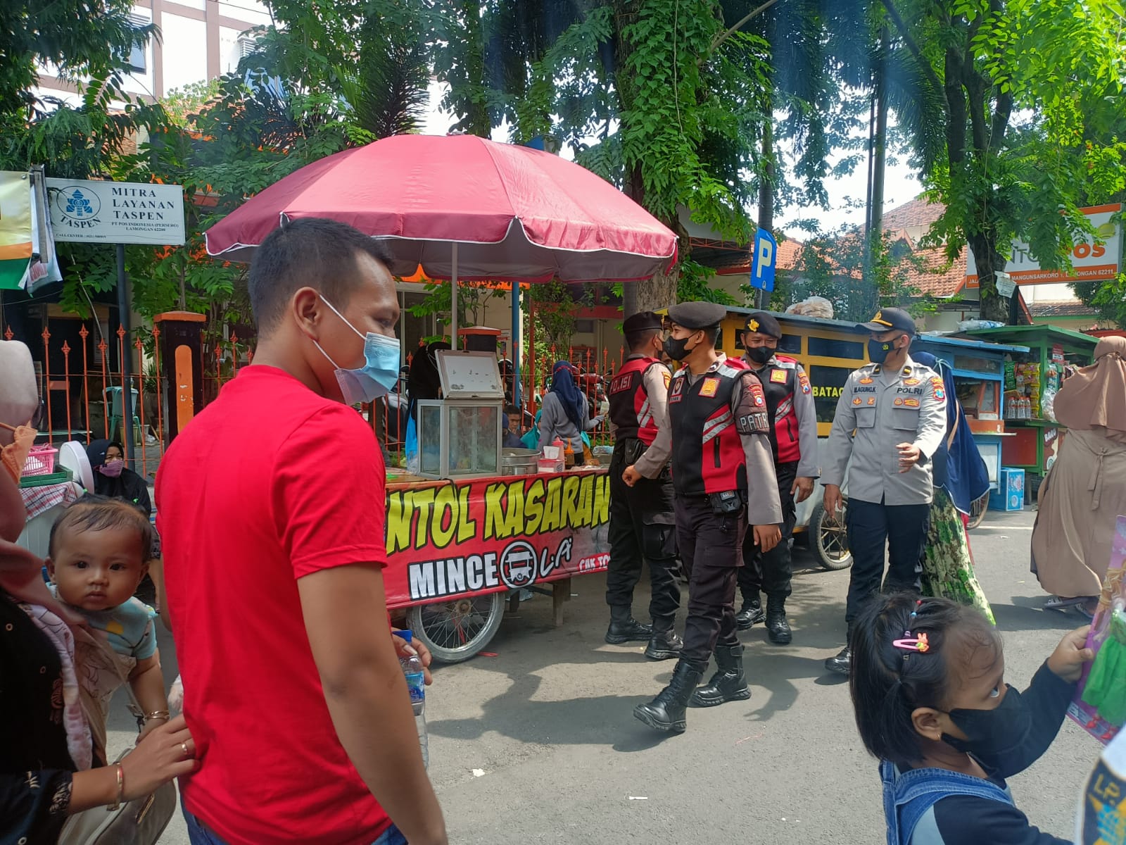 Jelar Akhir Tahun, Petugas Gabungan Gelar Operasi di Alun-alun Lamongan