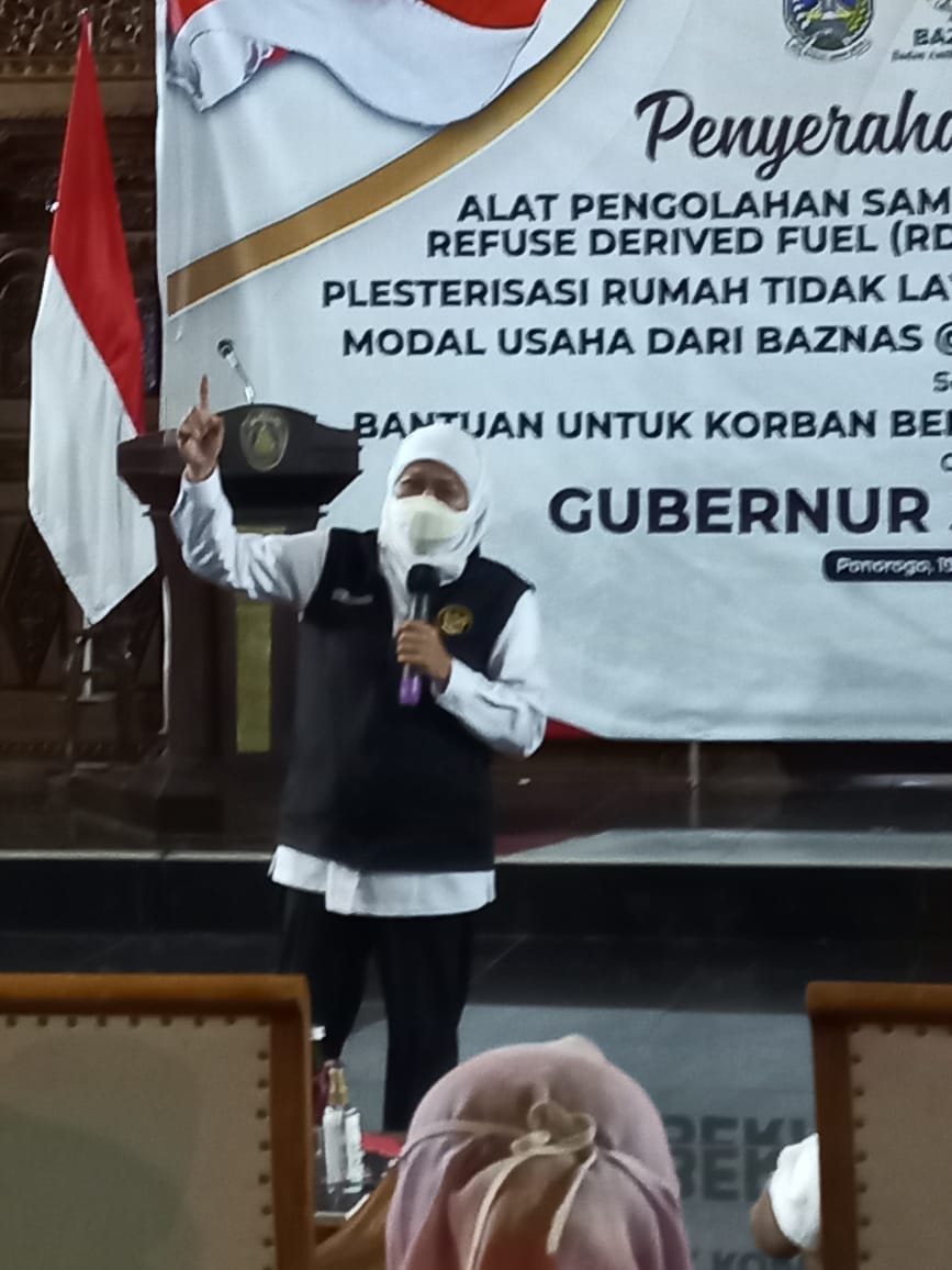 Korban Jembatan Ambrol di Ponorogo Terima Bantuan Rp 10 Juta dari Khofifah