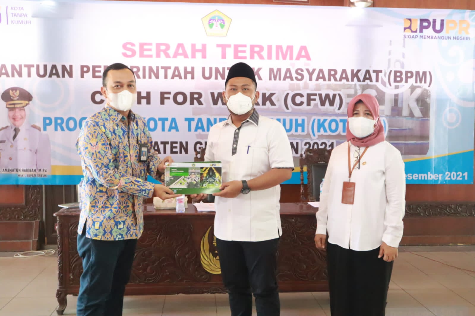 Bantu Korban PHK Selama Pandemi Covid-19, Bupati Gresik Apresiasi Program CFW