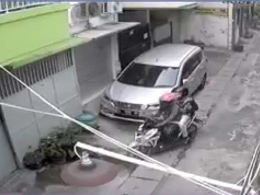 Dikepung Warga, Dua Maling di Kapas Gading Madya Gagal Curi Motor