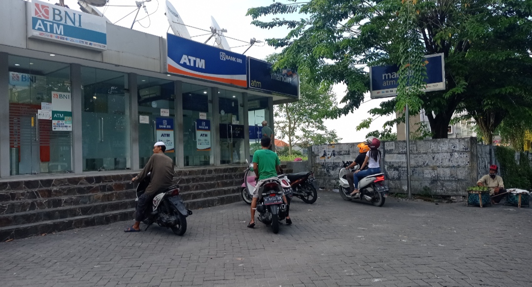 Warga Gresik Kehilangan Saldo Usai Transaksi di di ATM Center GKB dan PPS