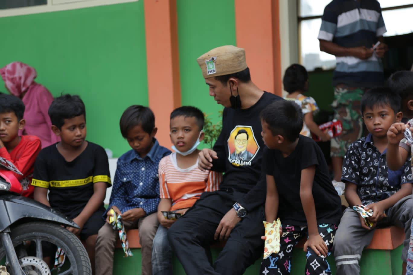 Di Posko Pengungsian Korban Erupsi Semeru, PKB Jatim Jatim Berikan Trauma Healing