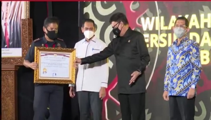 Kantor Bea Cukai Gresik Raih Penghargaan Zona Integritas WBBM dari MenPAN-RB