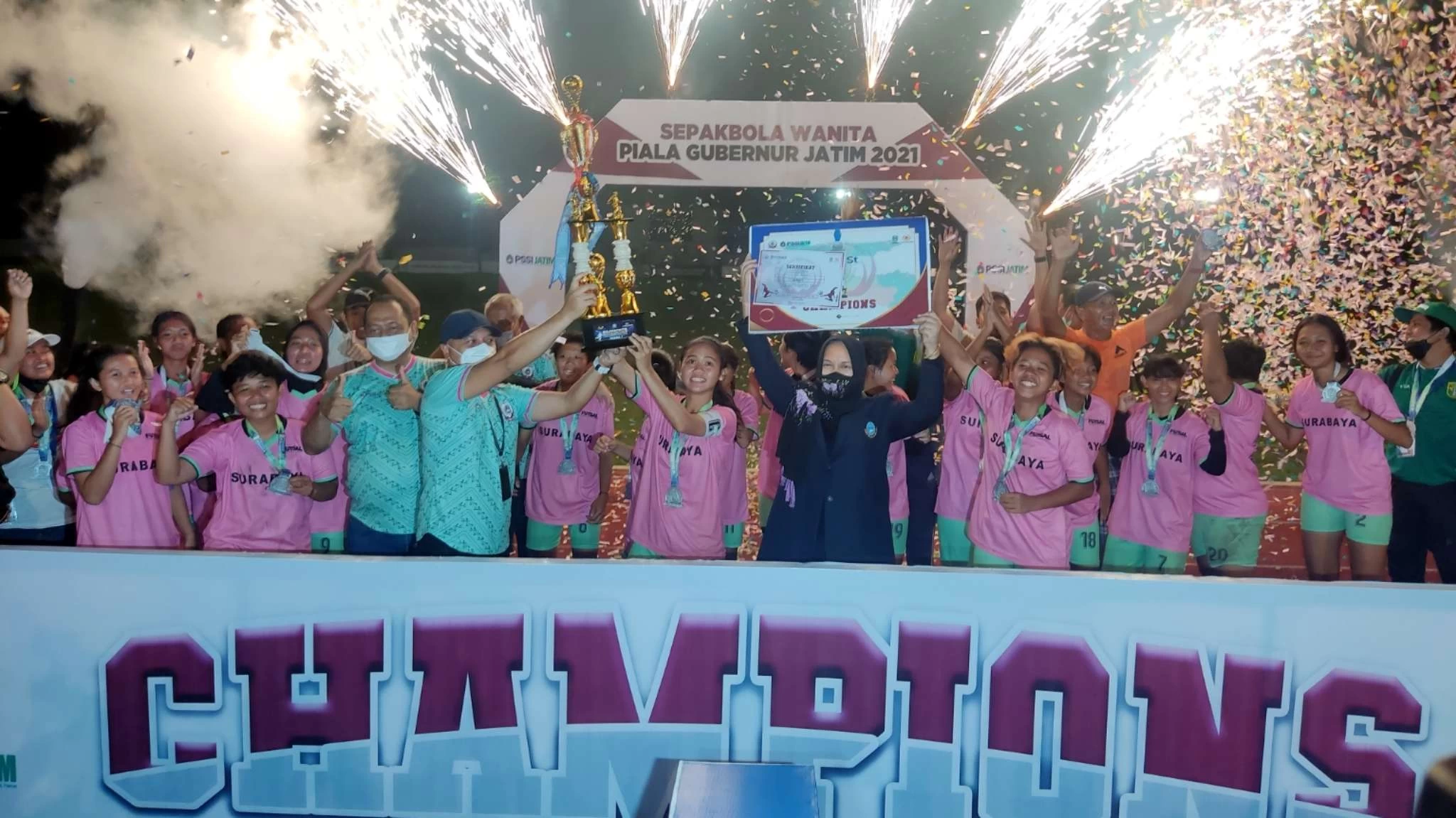 Tim Sepak Bola Wanita Surabaya Juara Kejurprov Jatim 2021