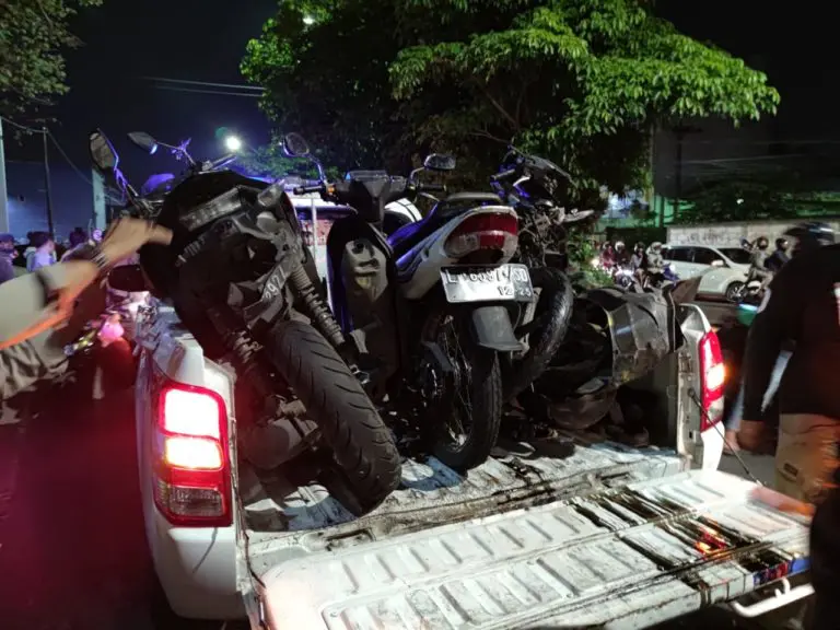 Tabrakan Beruntun, Brio Kunjng Seruduk 3 Pemotor dan Senggol Mobilio