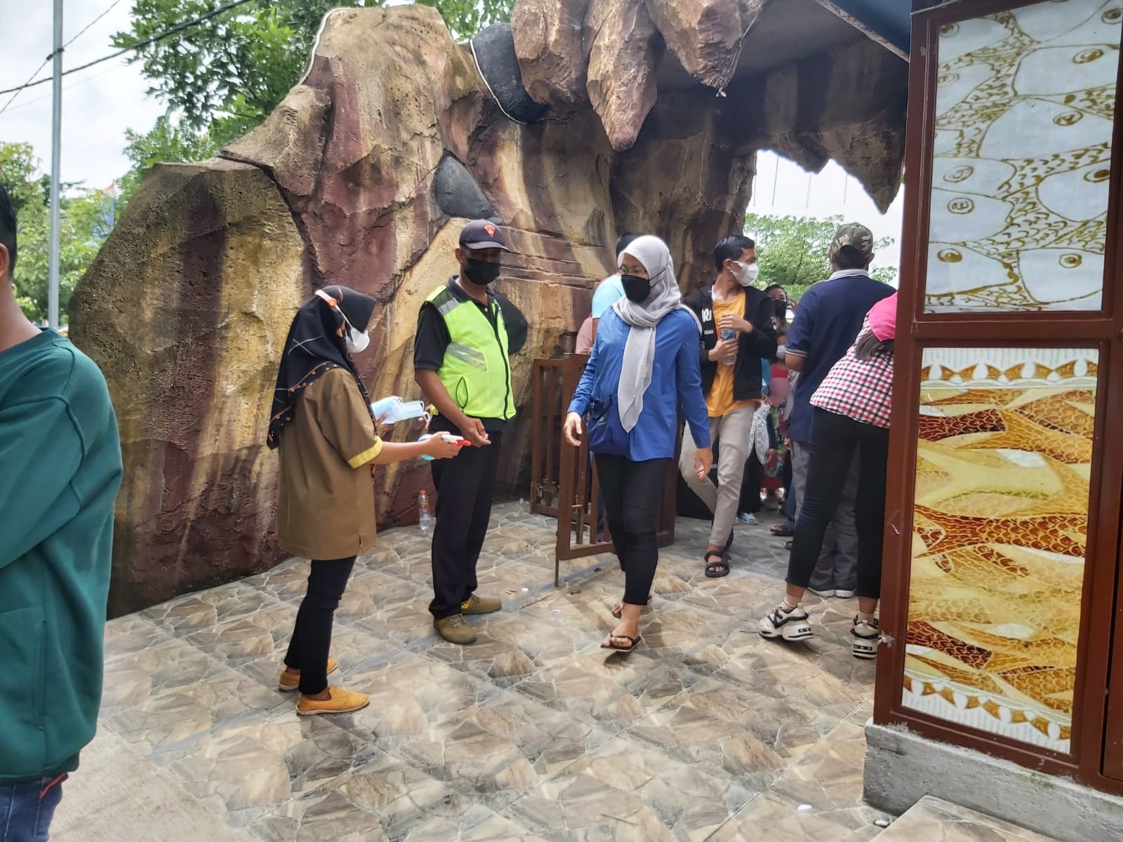 Liburan Tahun Baru, Pemkab Gresik Tambah Petugas di Tempat Wisata