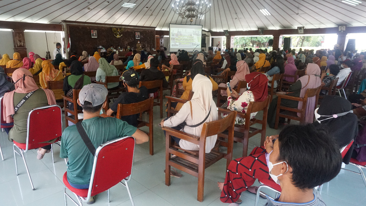 Para Pedagang Pasar Kota Datangi Pendopo Malowopati Pemkab Bojonegoro