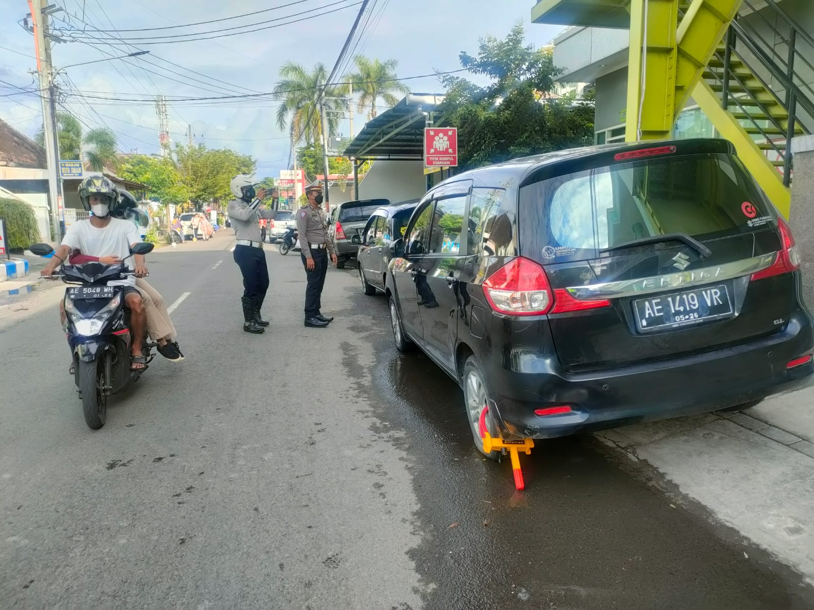 Parkir Sembarangan, 13 Mobil di Ponorogo Digembok