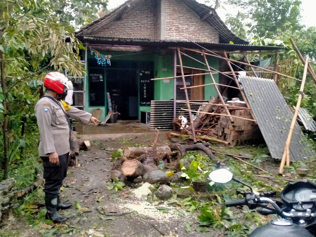 Hujan Angin Rusak Puluhan Rumah di Kecamatan Karangrejo Tulungagung