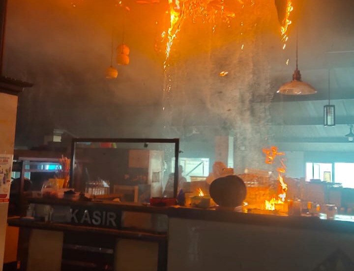 RM Soto Ayam Cak Har Surabaya Terbakar