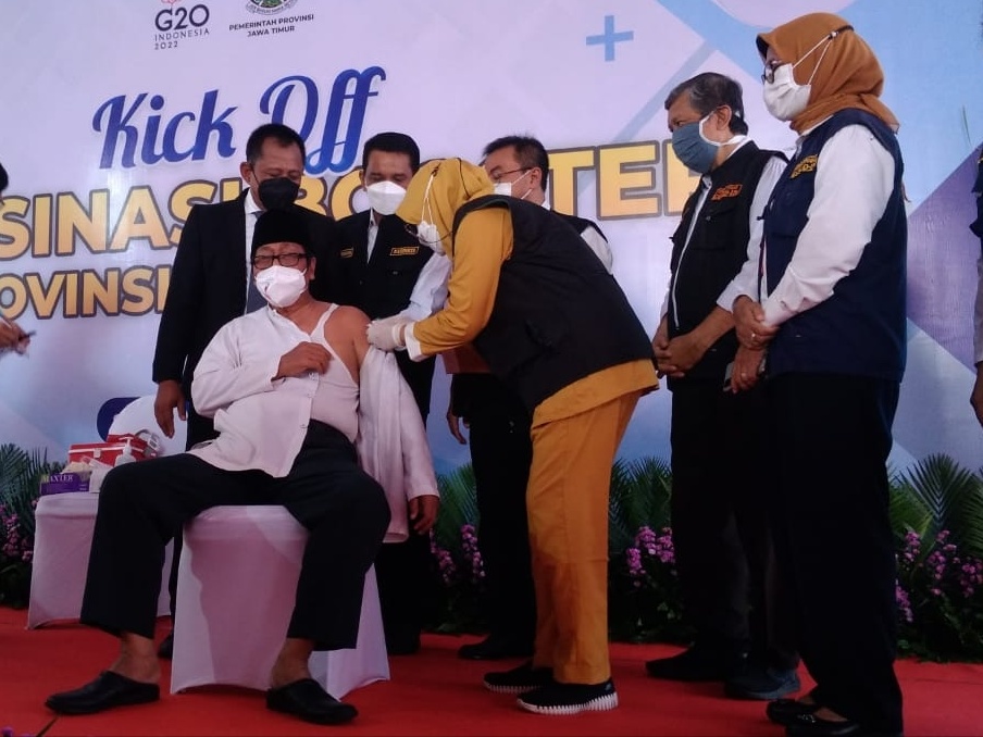 Jatim Kick Off Vaksin Booster, Khofifah Minta Kabupaten/Kota Lakukan Percepatan