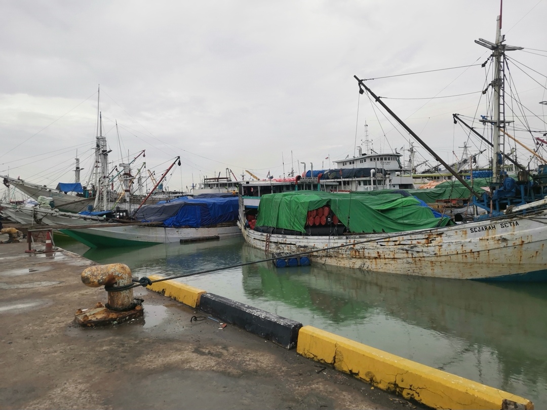 Sejumlah Kapal Gagal Berlayar ke Bawean, Beruntung Ketersediaan Sembako Aman
