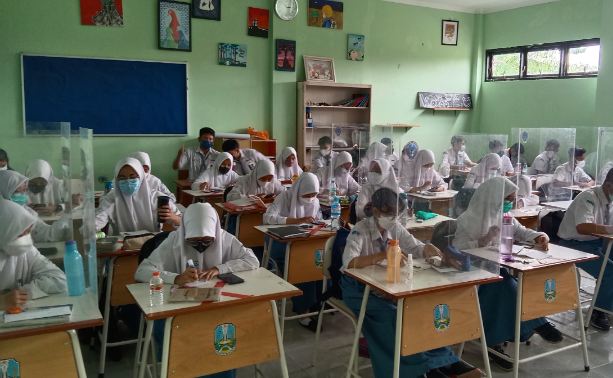 SMA di Sidoarjo Mulai PTM, Kantin Sekolah Wajib Tutup