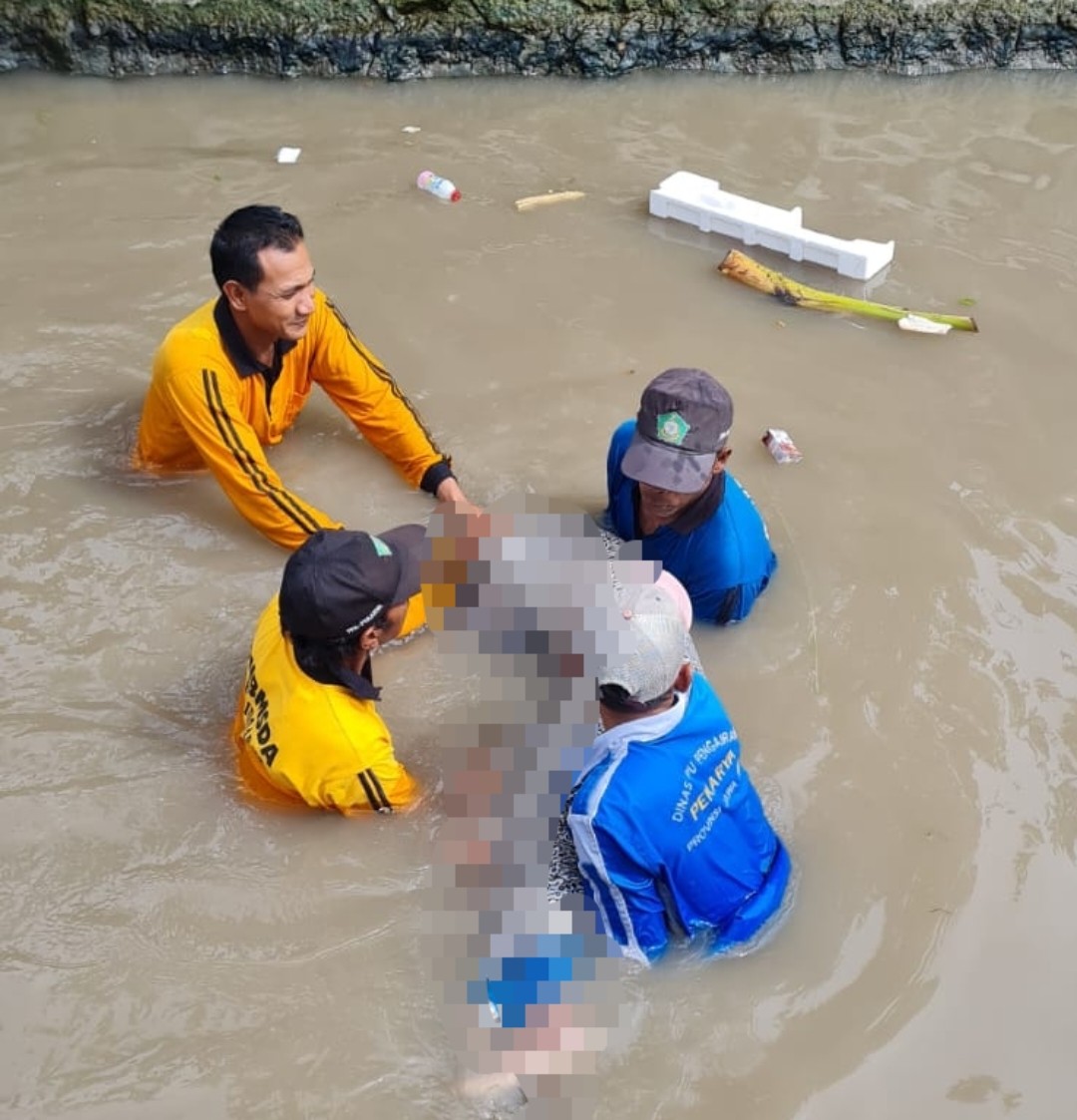 Sedang Bersih-Bersih Warga Sidoarjo Malah Temukan Mayat di Sungai