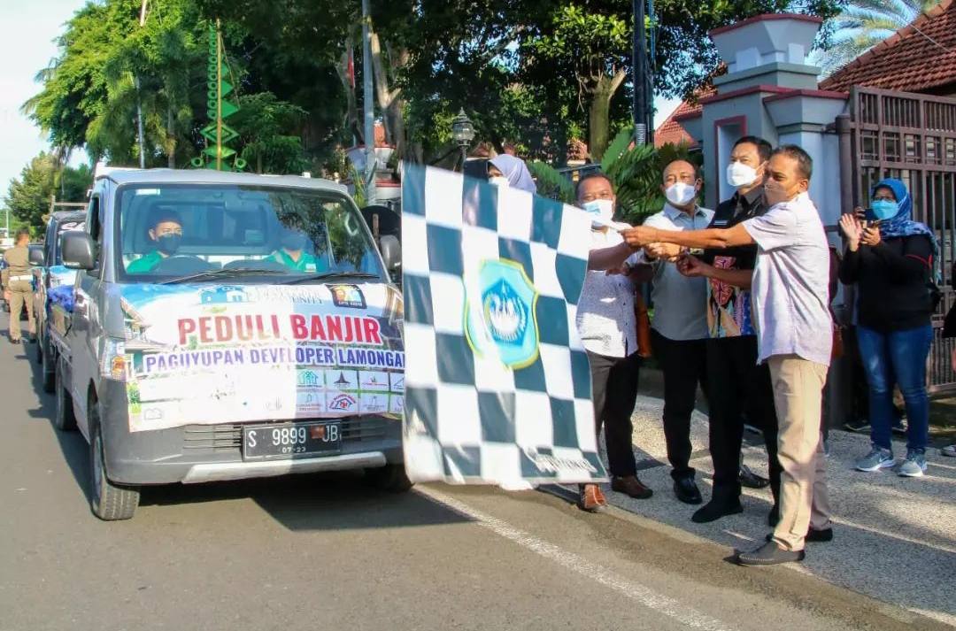 Peduli Korban Banjir, Paguyuban Developer Lamongan Salurkan 500 Paket Bantuan
