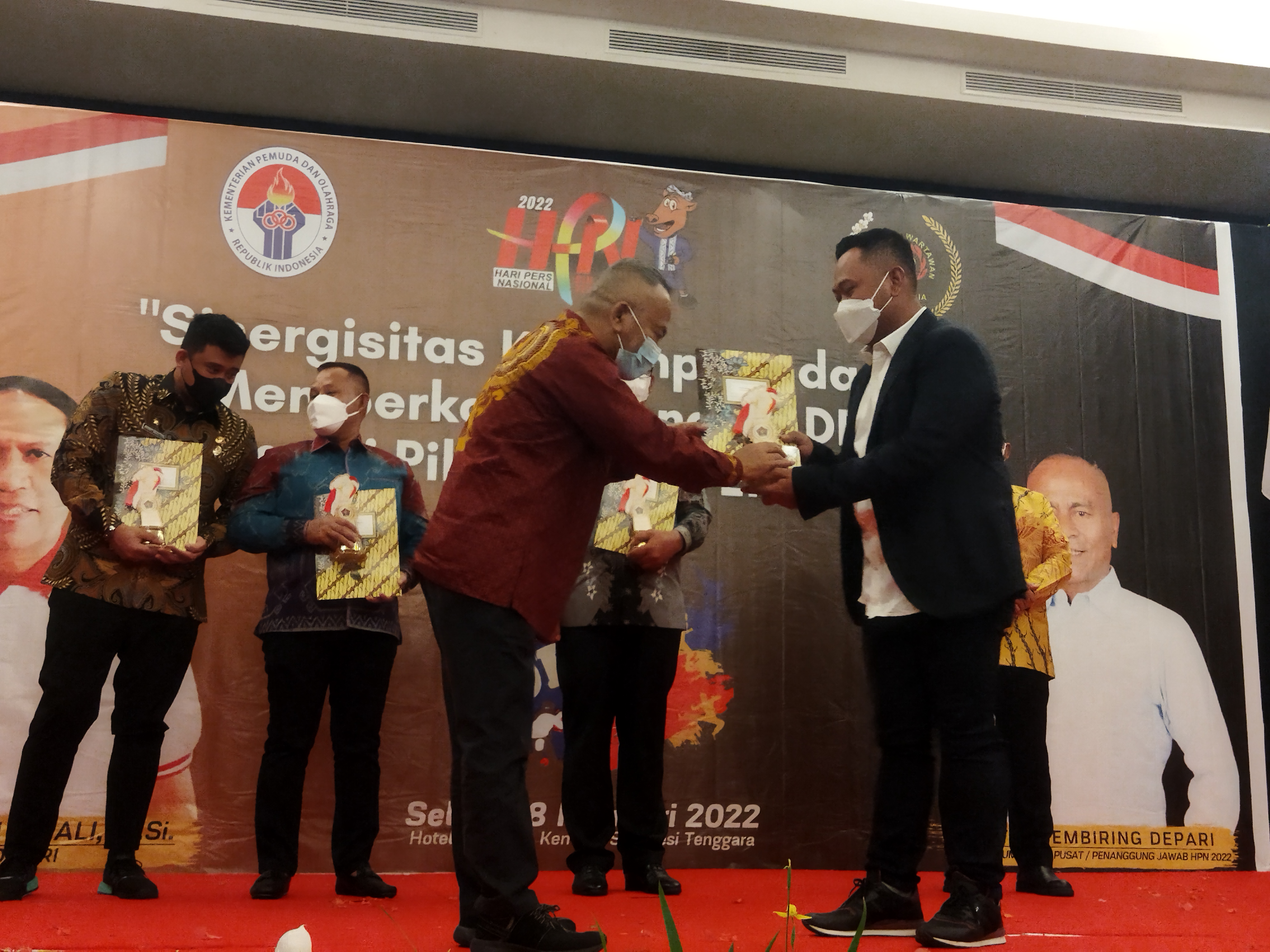 Bupati Gresik, Wali Kota Medan dan 8 Gubernur Terima Penghargaan Sebagai Kepala Daerah Inisiator Olahraga