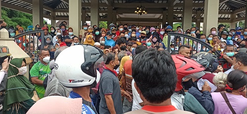 Kerumunan Operasi Pasar Minyak Goreng di Ponorogo, Histeris Ada Tangisan Anak Minta Tolong
