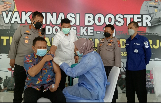 Momen Hari Pers 2022, Puluhan Wartawan Sidoarjo Jalani Vaksinasi Booster di Mapolresta