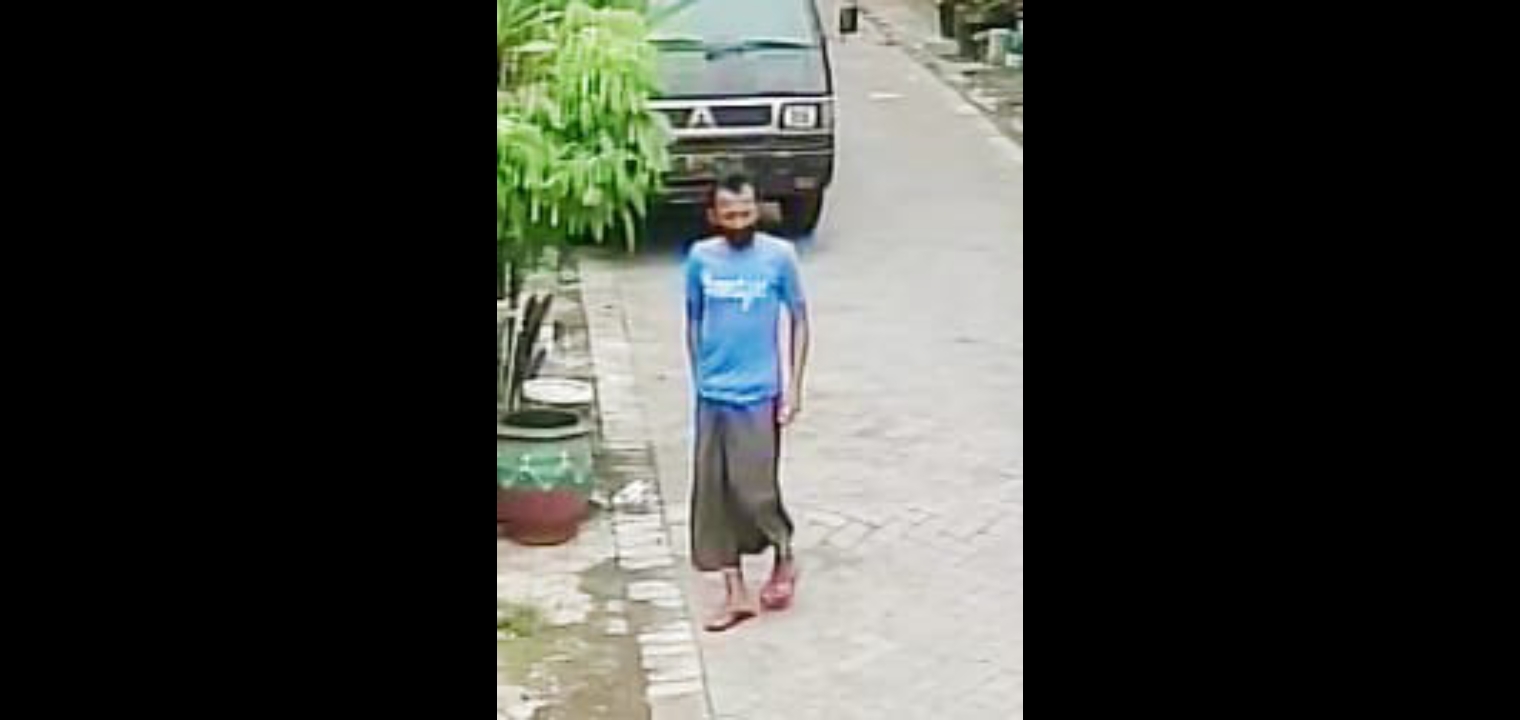 Maling Tersantai, Pakai Sarung Curi Handphone