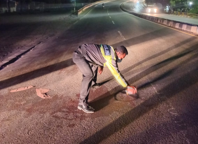 Hajar Bokong Truk Tronton di Layang Trosobo Sidoarjo, Pria ini Langsung Tewas