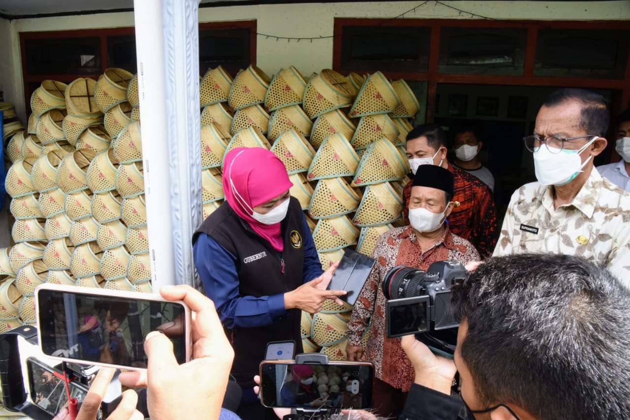 Khofifah Terus Dorong UKM Jatim Tembus Pasar Global Lewat Desa Devisa