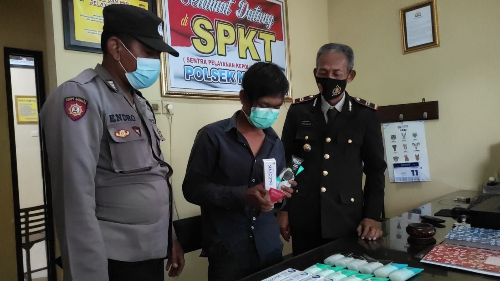 Kepergok Ngutil di Minimarket, Pemuda Surabaya Diamankan Polsek Ngasem Kediri
