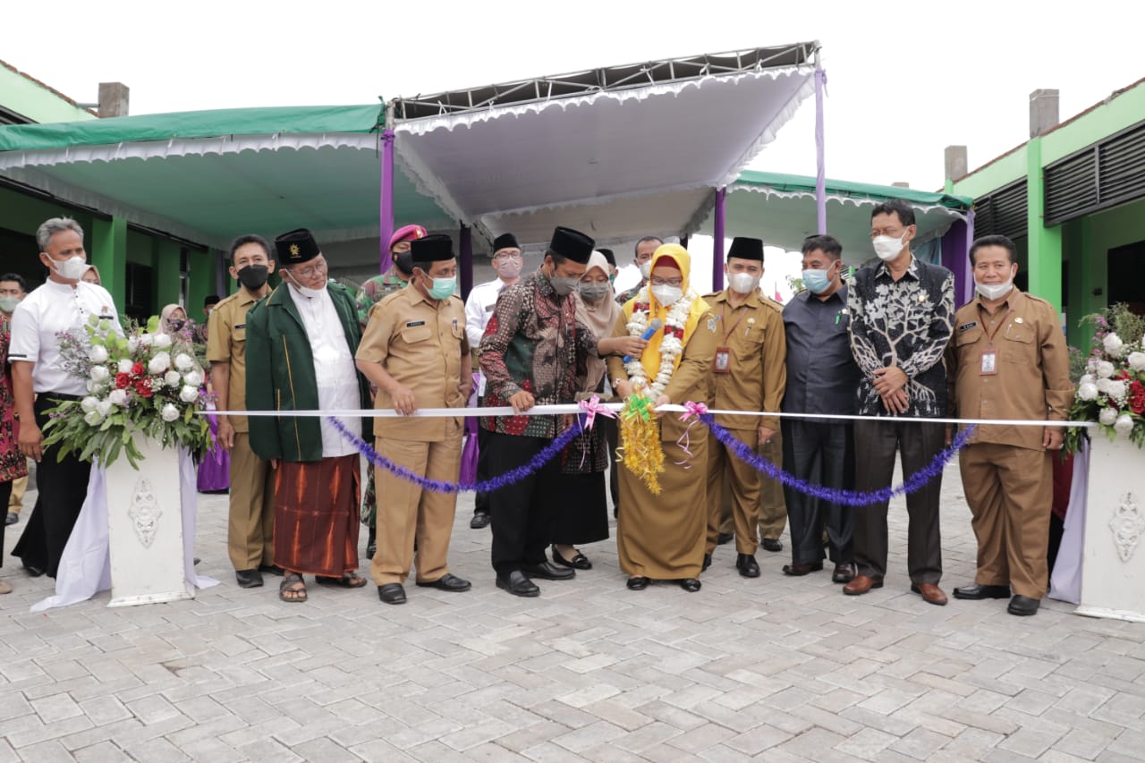 Tingkatkan Kualitas SDM, Wabup Gresik Resmikan SMPN 33