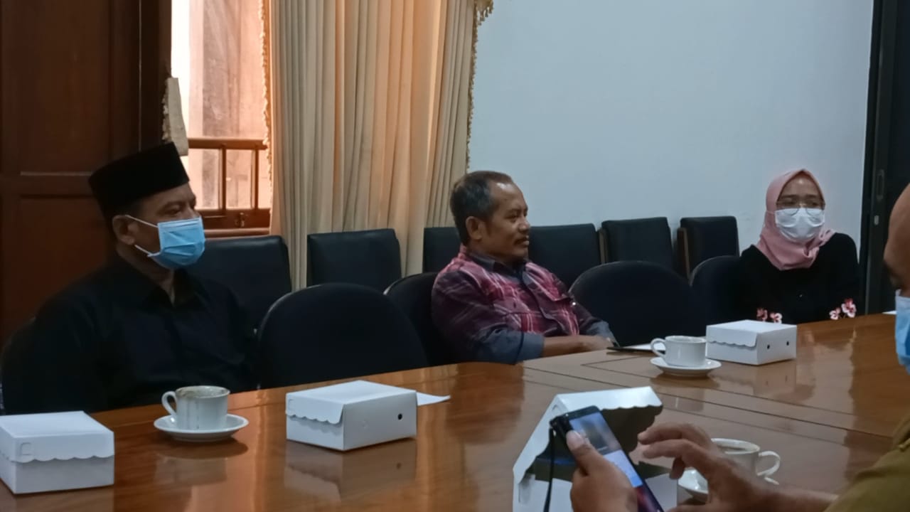 Guru Terlambat di SDN Bringinan Harus Ada Sanksi, DPRD Usulkan Mutasi