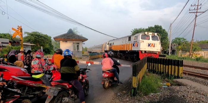 Awas Rawan Kecelakaan! Sembilan Perlintasan Kereta di Bojonegoro Belum Berpalang Pintu