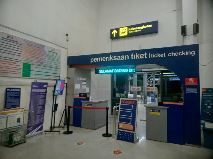 Antigen dan PCR Dihapus untuk Perjalanan Domestik, Begini Respon Warga Jatim